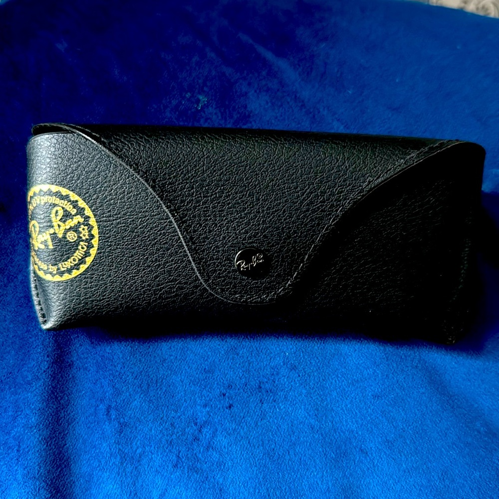 Ray ban soft leather and hard shell glass/sunglass case